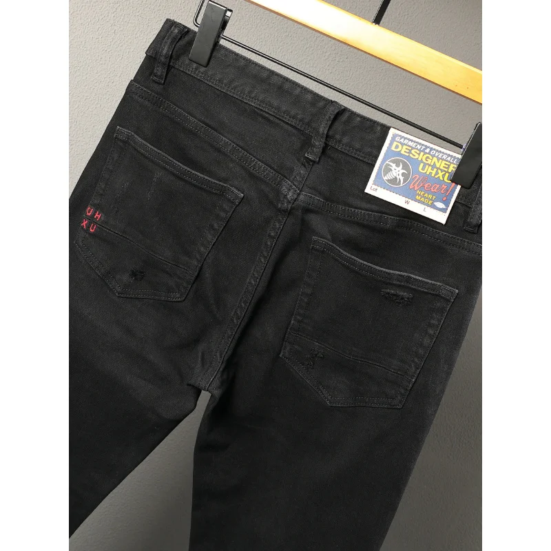 Pantalones vaqueros rasgados negros con diseño de letras bordadas para hombre, pantalones de pierna pequeña frescos para primavera y otoño