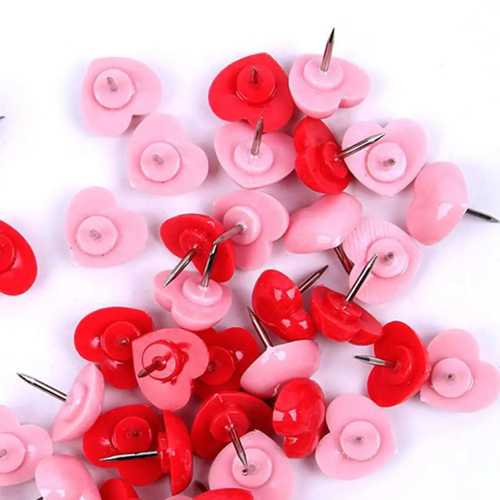 

2 коробки красных кнопок-сердечек с пластиковой круглой головкой и железным наконечником, прочные кнопки-гвоздики для фотографий, документов, демонстрационных досок