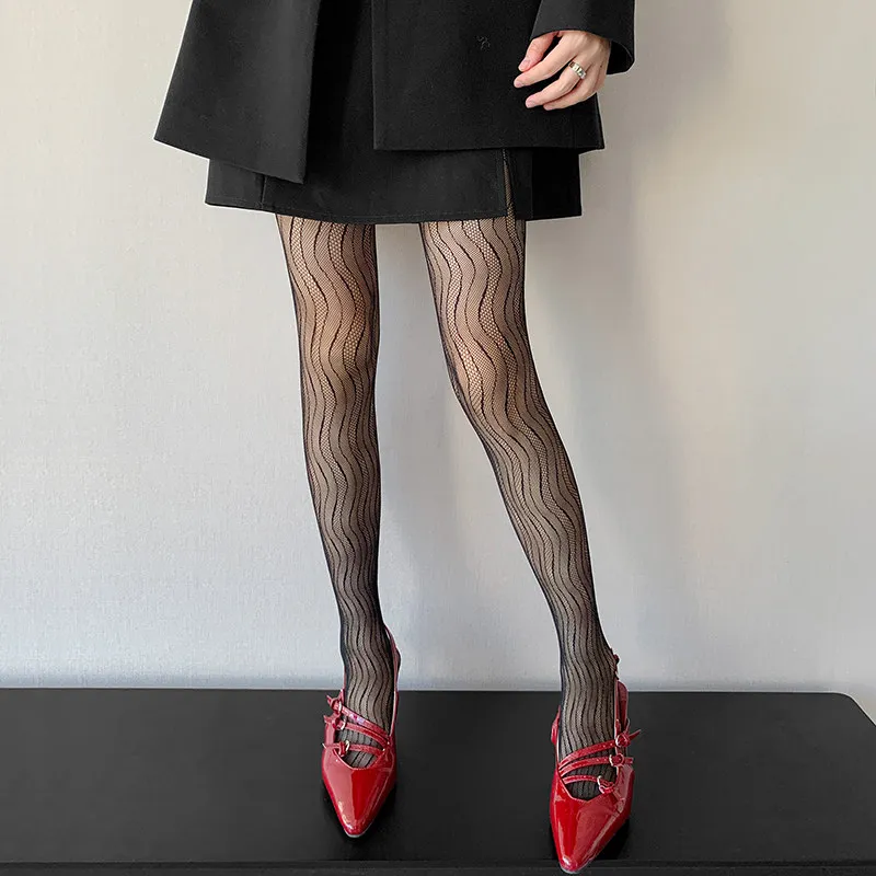 Women Wave Pattern Sheer Tights Y2K High Waist Full Length Footed Pantyhose Textured Stockings for Party Streetwear Outfits
