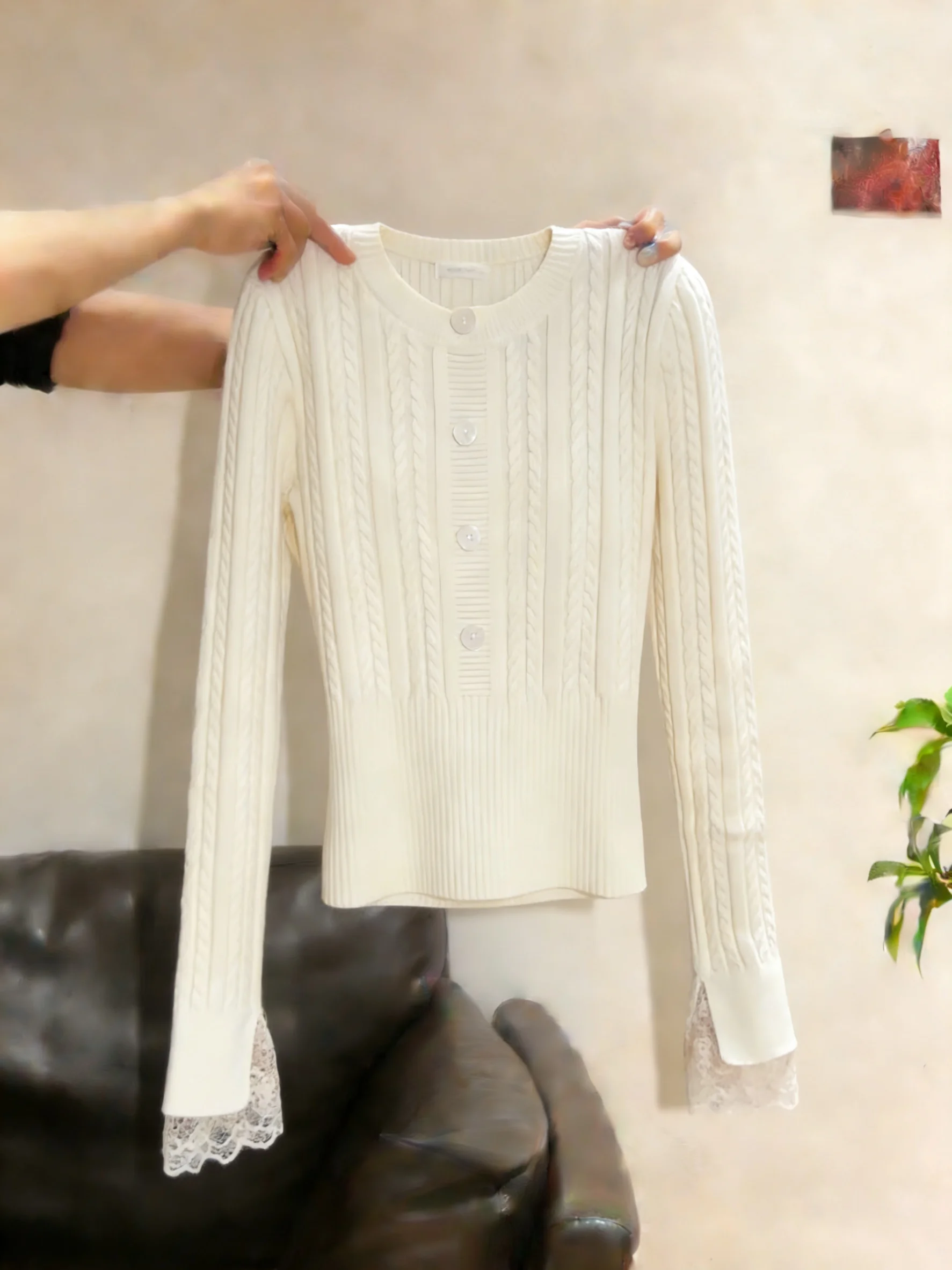 

Вязаный свитер с кружевными вставками, весна-осень, повседневный, средней мягкости, с длинными рукавами, круглым вырезом, теплый, молодежный, приталенный, базовый.