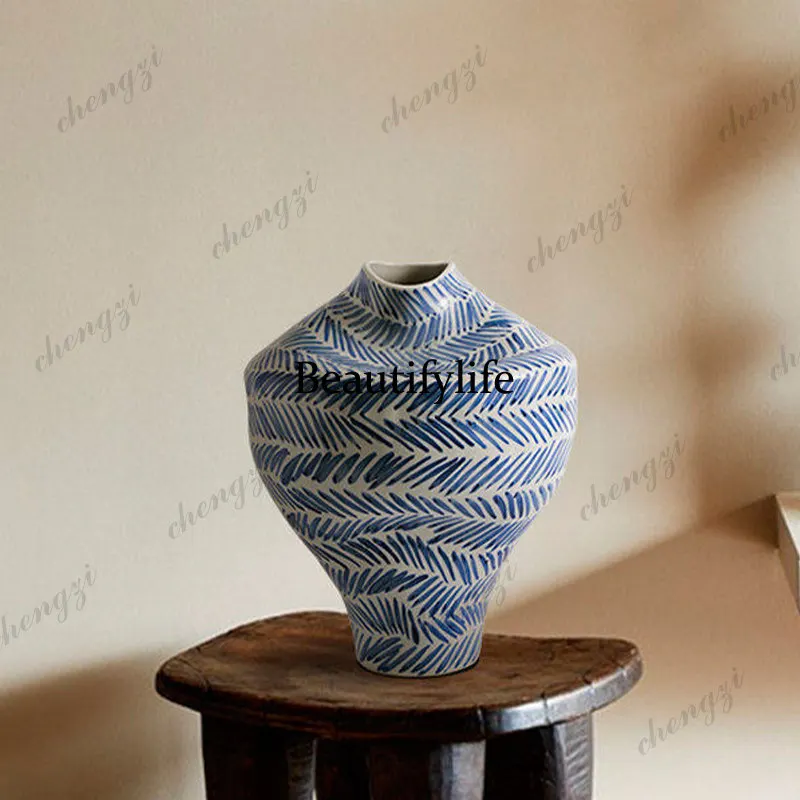 Chinese hand-painted ceramic blue and white porcelain floor-to-ceiling large vase, high-end flower arrangement French style