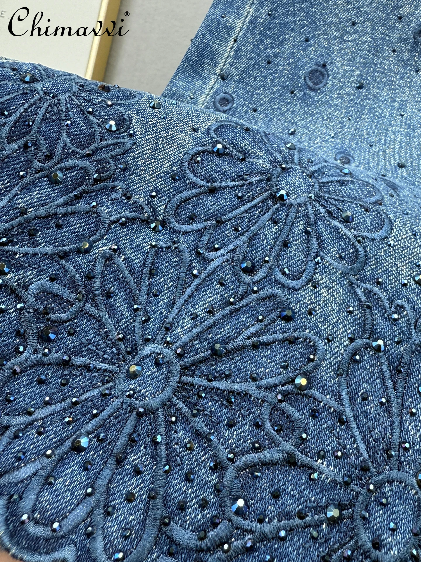 여성 플레어 진 2025 가을 신상 패션 탄성 하이웨이스트 슬림핏 레트로 자수 우아한 라인스톤 나인포인트 팬츠