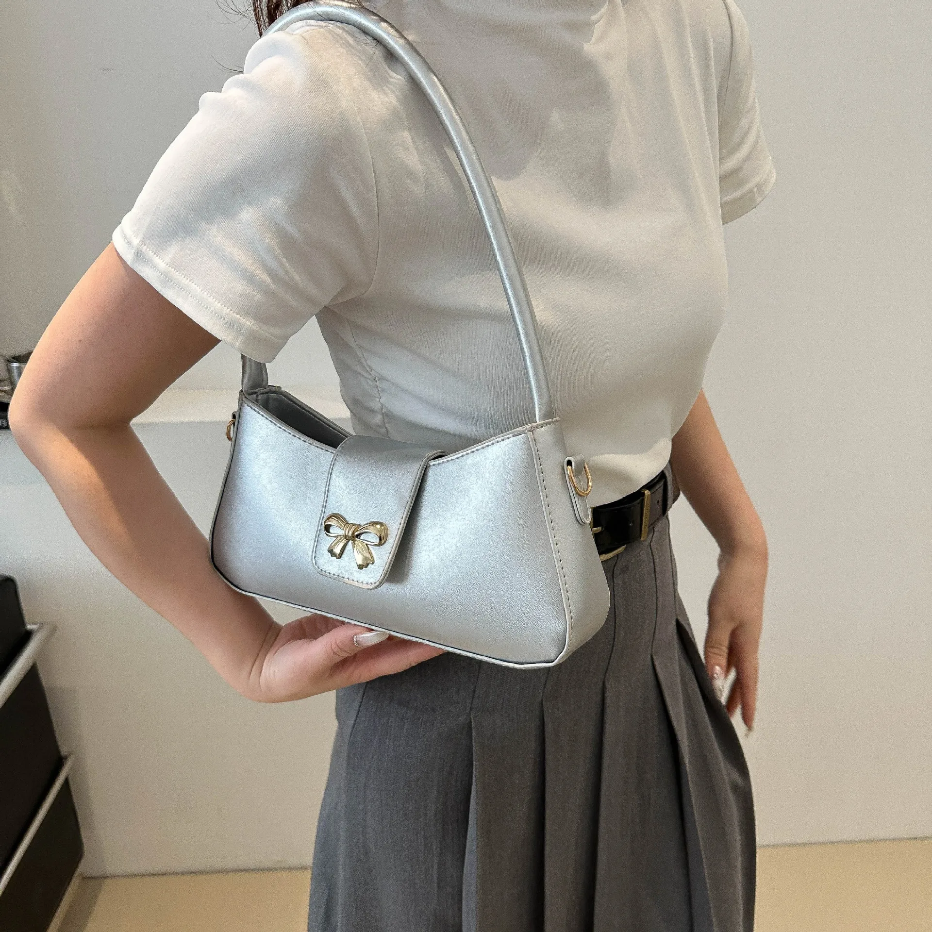 Bow Decorated Shoulder Bag for Women Fashion Solid Underarm Bag for Daily Used PU Leather Commuting Bags for Women