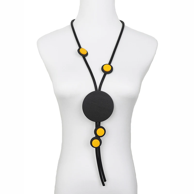 UKEBAY Lange Geometrische Anhänger-Halskette für Frauen Minimalistischer Boho-Statement-Schmuck aus Gummi für Party und Alltag Einzigartiges Design – Detail 7