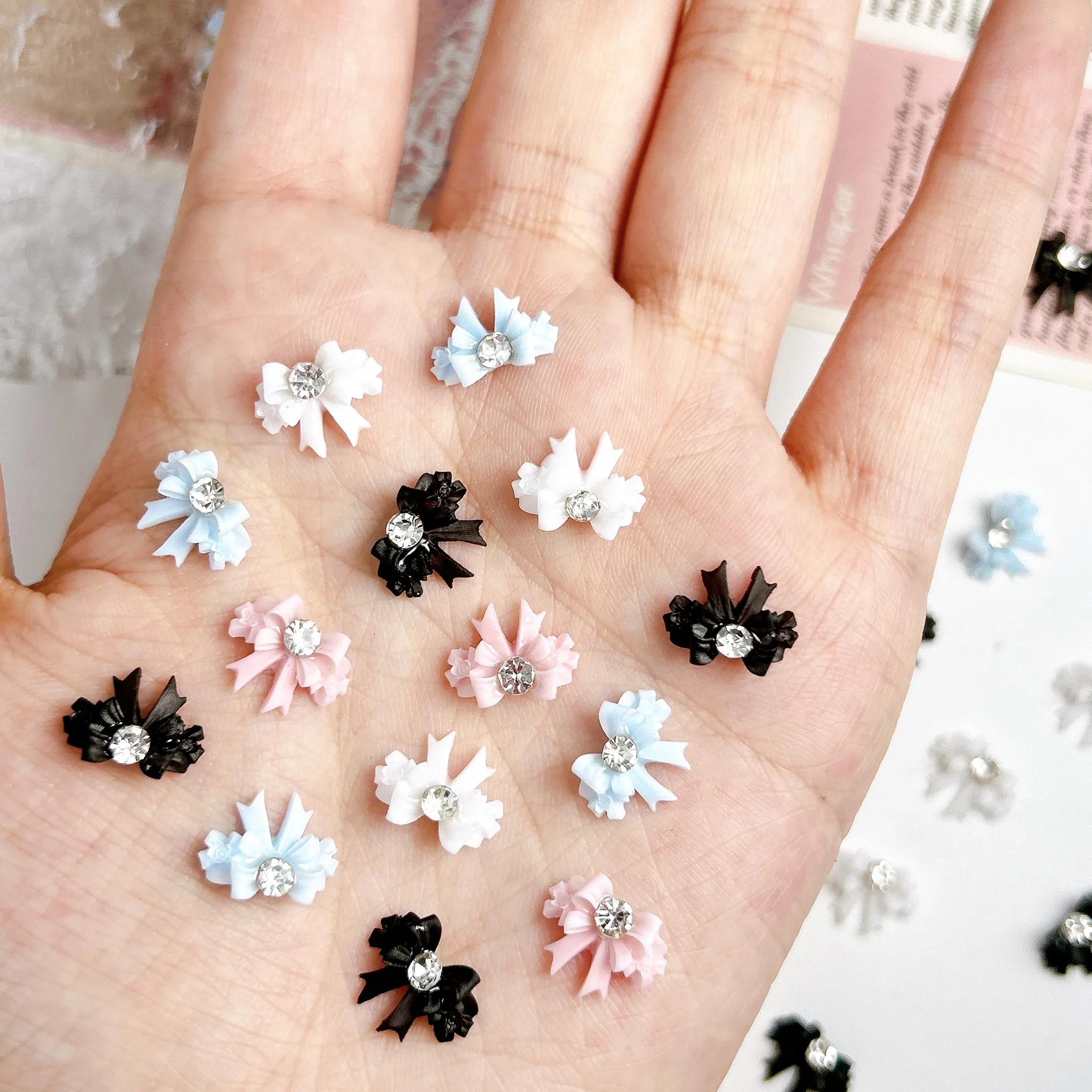 30PCS 솔리드 컬러 요정 활 수지 네일 매력 DIY 프랑스어 스타일 머리핀 손톱에 대 한 상감 더블 레이어 미니멀리스트 활 라인 석