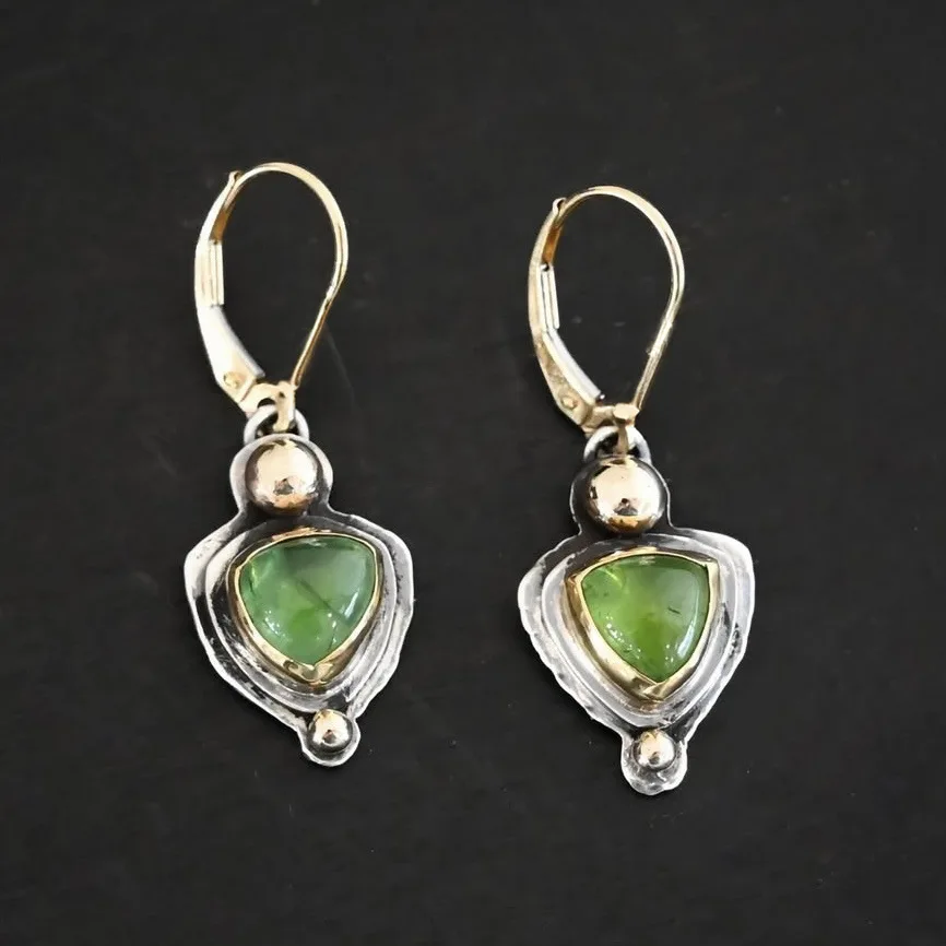 

2025 green resin earrings, European beautiful women's earrings ins wind painting oil two-color ear jewelry
