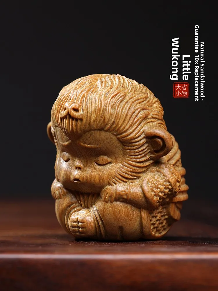 

Натуральная резная фигурка Короля Обезьян из зеленого сандалового дерева, креативное настольное украшение, очаровательная зодиакальная обезьяна, художественный декор для дома