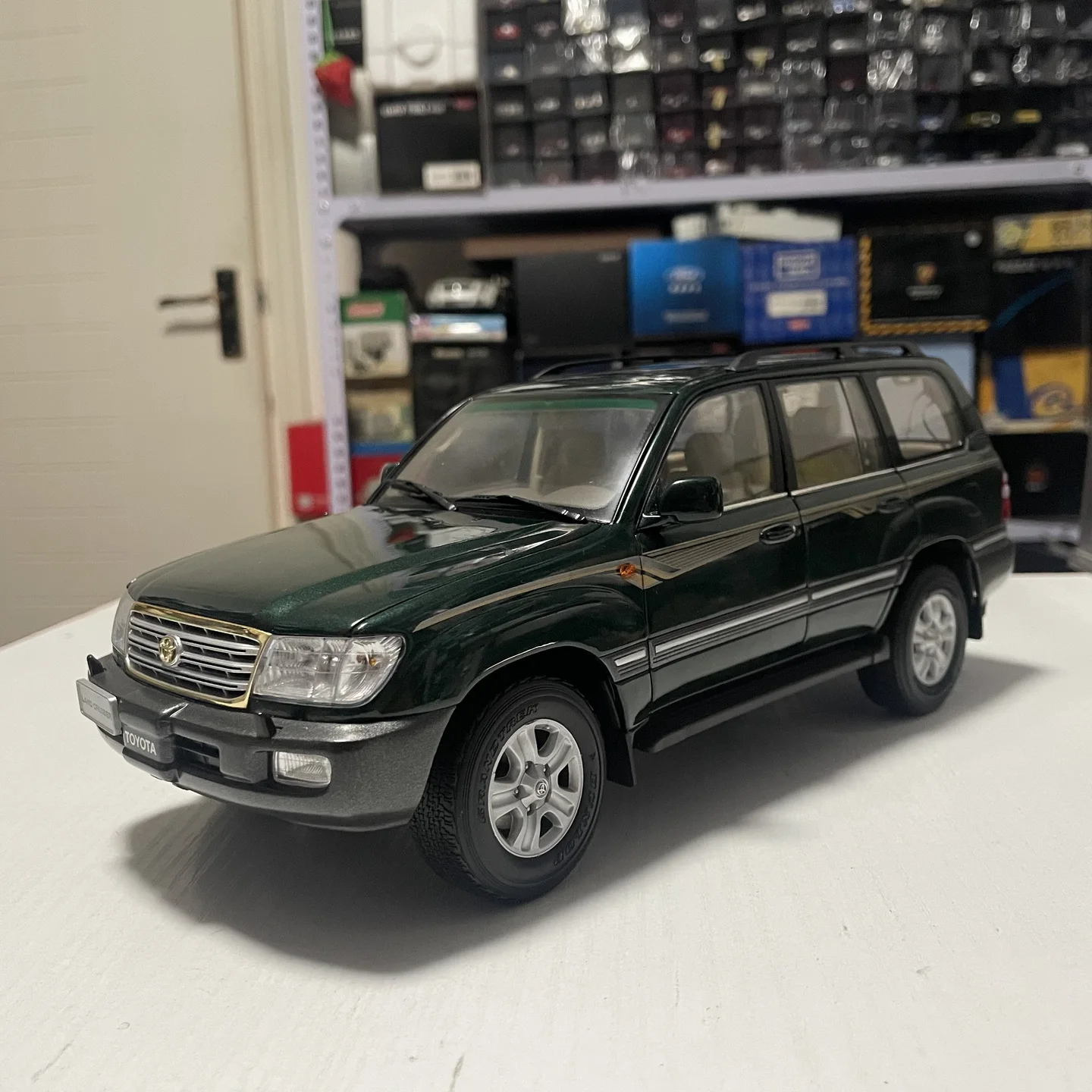 

Литой под давлением сплав в масштабе 1:18 2005, Toyota Land Cruiser LC100, игрушки, модель автомобиля, классика, ностальгия, сувенирные подарки для взрослых, статический дисплей