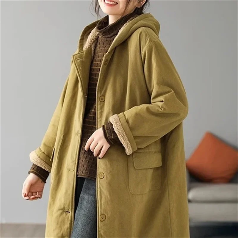 เสื้อแจ็คเก็ตผ้าฝ้ายความยาวปานกลางถึงยาวเพิ่มขนแกะหนาหนาสําหรับผู้หญิงฤดูหนาว 2025 Lambhair เสื้อแจ็คเก็ตผ้าฝ้ายคลุมด้วยผ้า