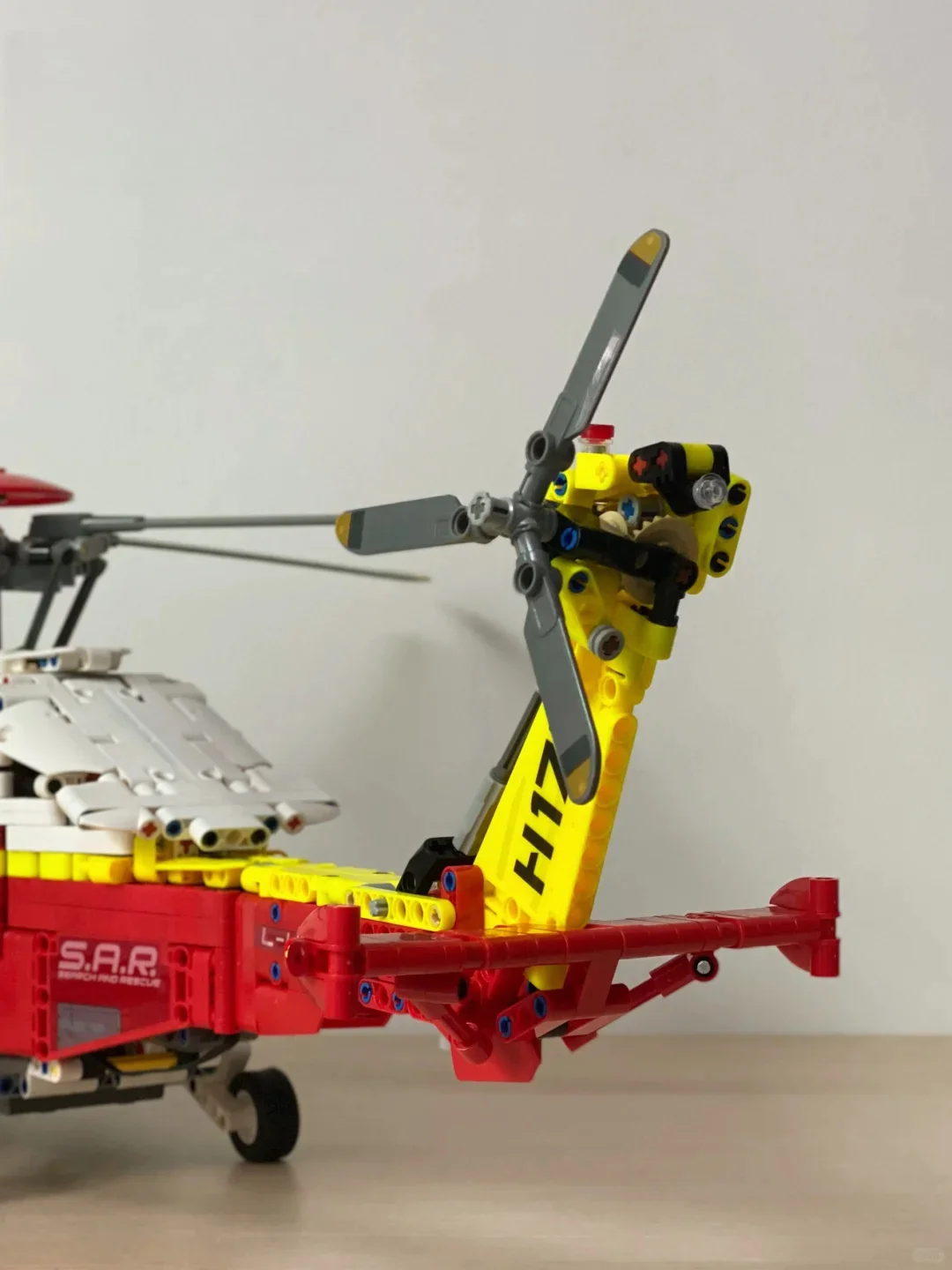 Blocs de construction de modèle d'hélicoptère de sauvetage, ornements pour garçons et filles comme cadeaux de Festival, nouvelle collection