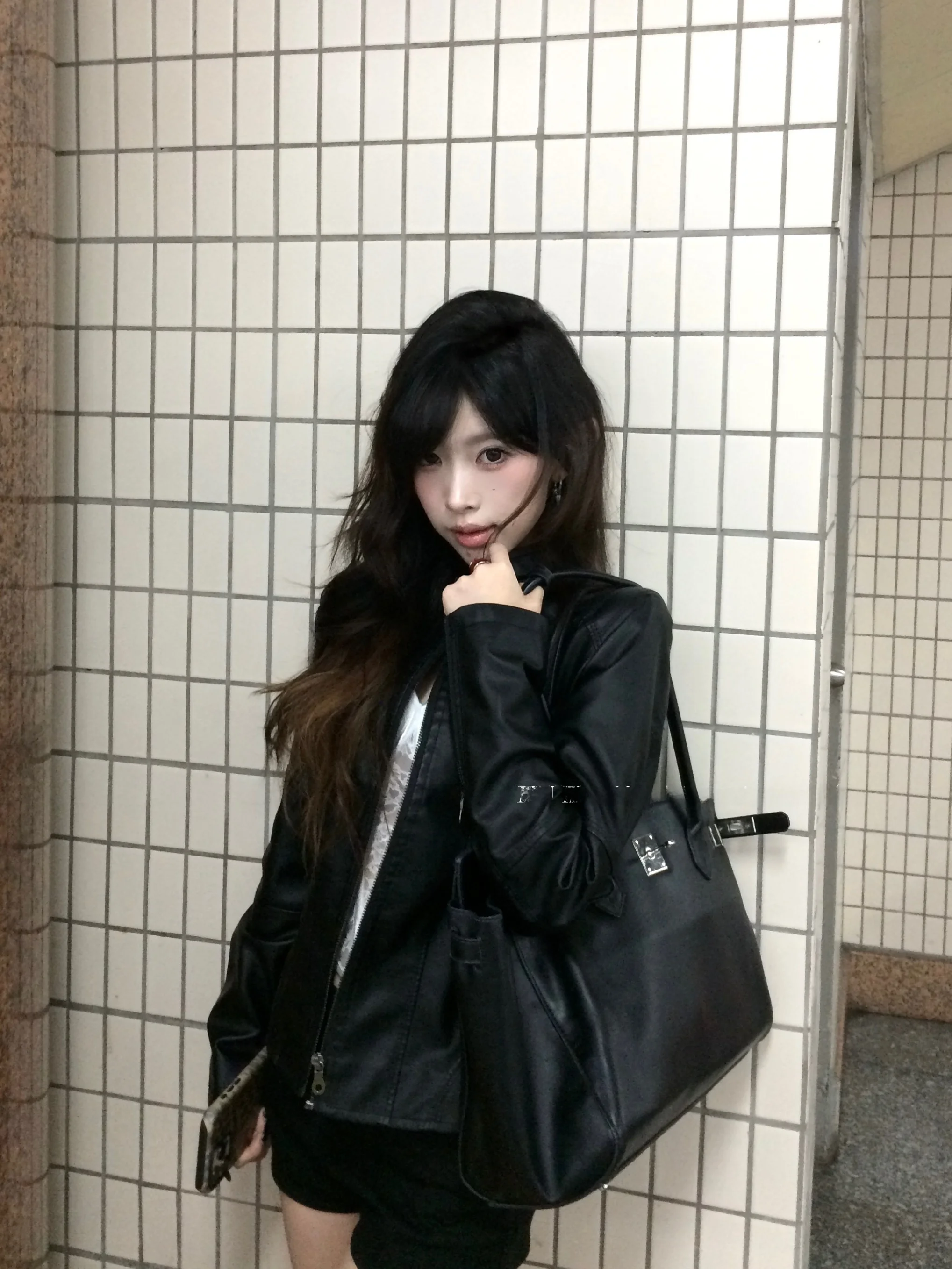 Jaqueta de Couro NogiUnit Vintage, Slim Fit, com Gola Alta e Fechamento por Zíper, Casaco de Couro PU para Mulheres Jovens