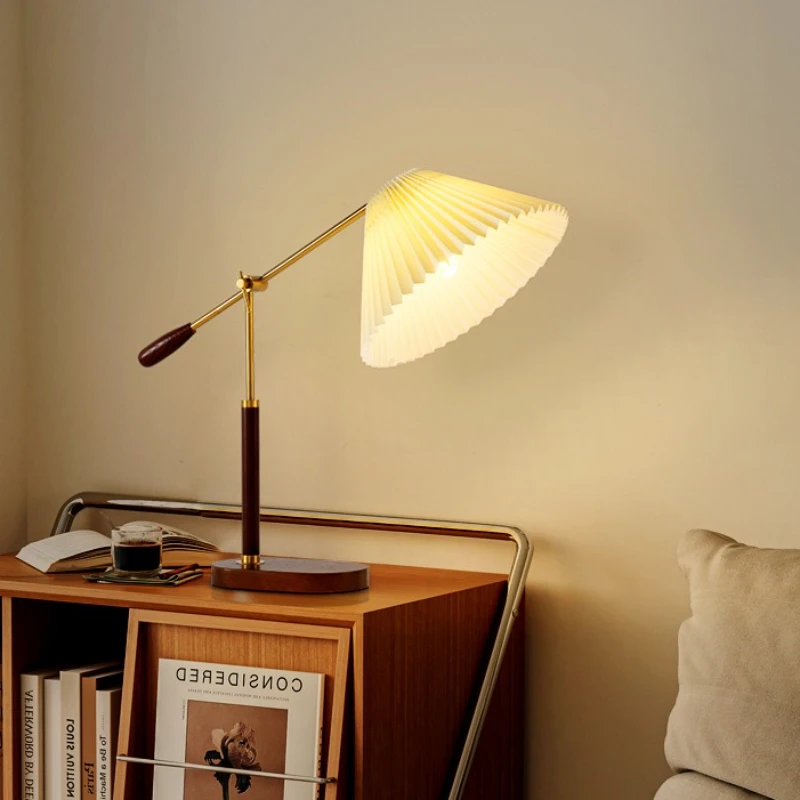 Nordic Retro Pleated Floor Lamp Medieval Wooden High-end Atmosphere Light Living Room Sofa Bedroom Bedside Standing Table Lights