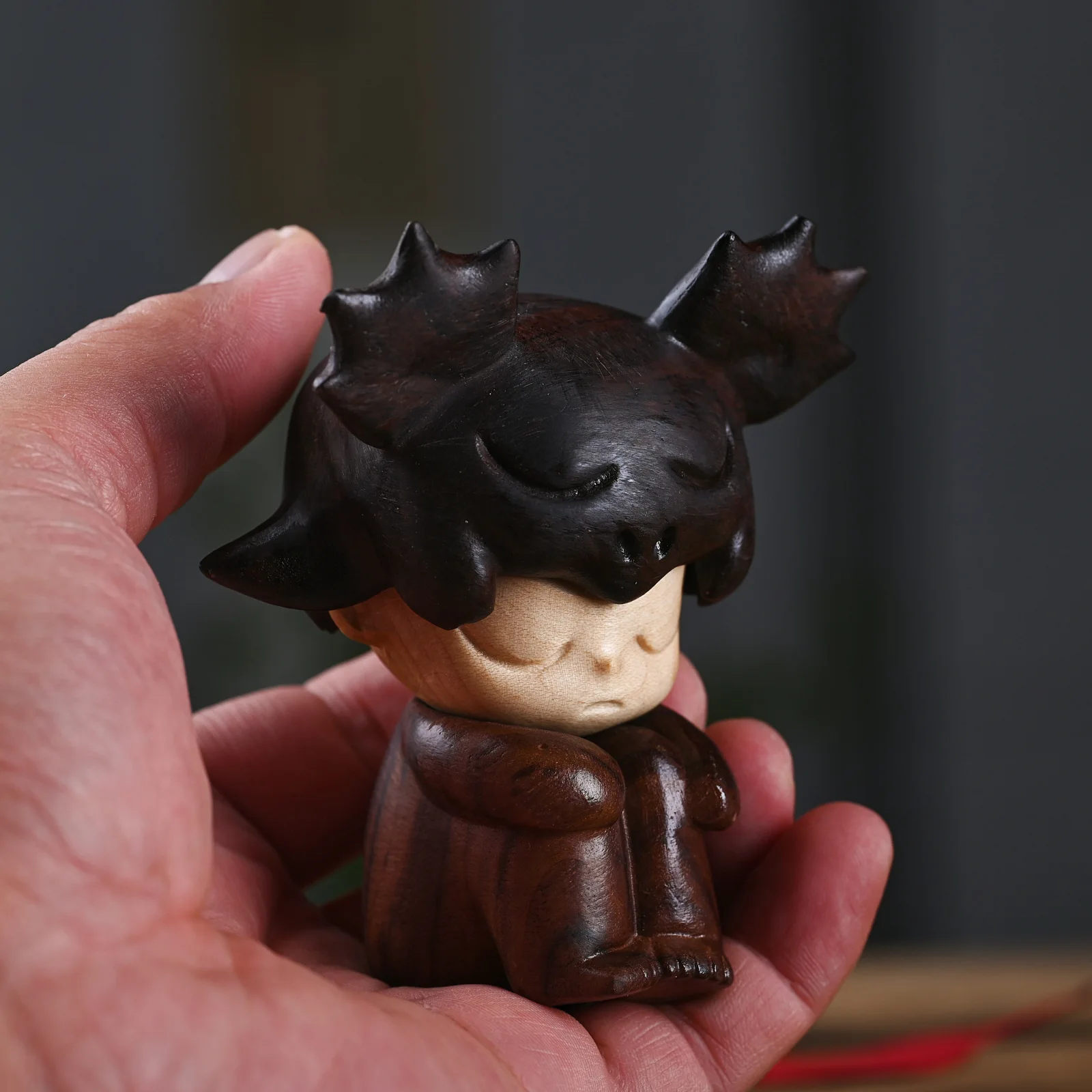 

Solid Wood Carving Anime Figures Ornaments Fun Desk Accessories Living Room Decoration Home Interior Decor Collectable souvenirs