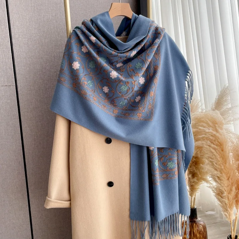 Nowy kaszmirowy szal z haftem – Woven Scarf Blanket recenzja i cena
