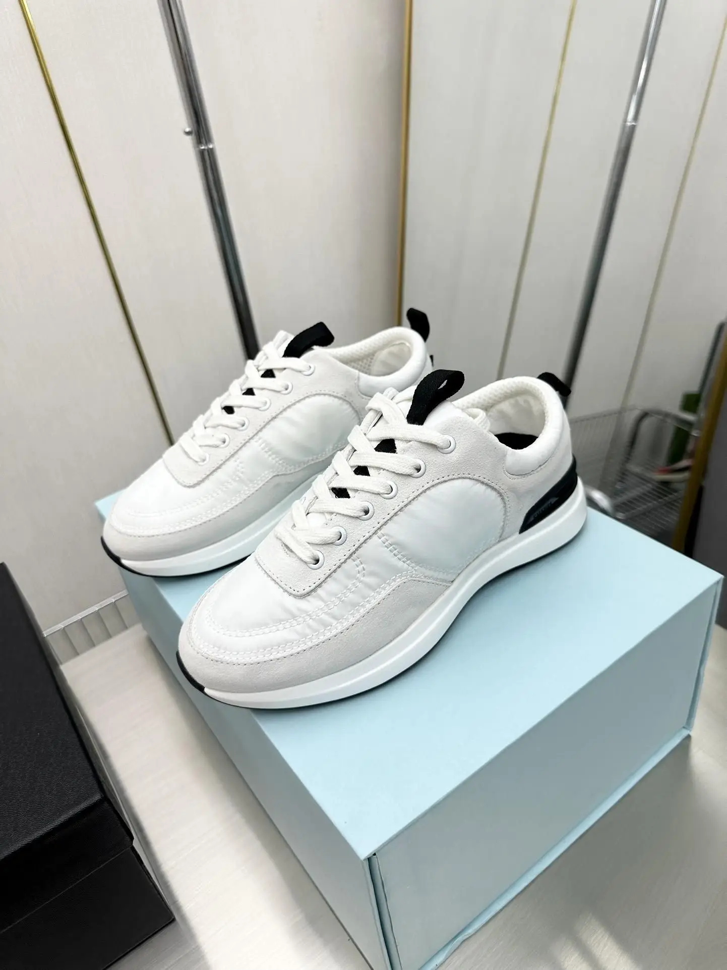 Unisex Round Toe Low Top Platform Casual Shoes Light Beige Mixed Fabric Lace Up Shockproof Outdoor Sneakers