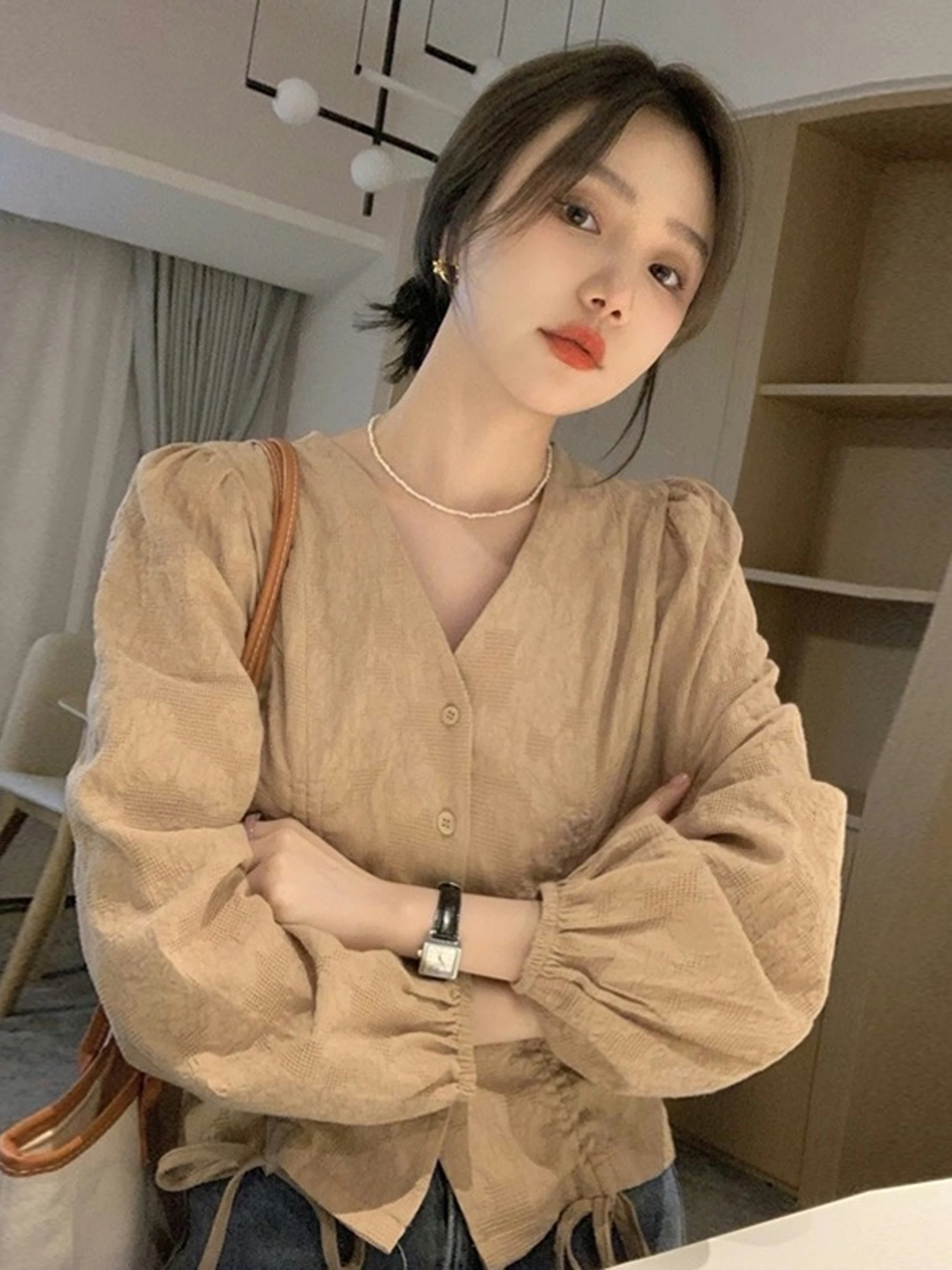 

Ele V-Ne Long Sve irt Chic Design Korean Sle Women's Single Buttoned Top Faionable Commute Wind Loose Fit