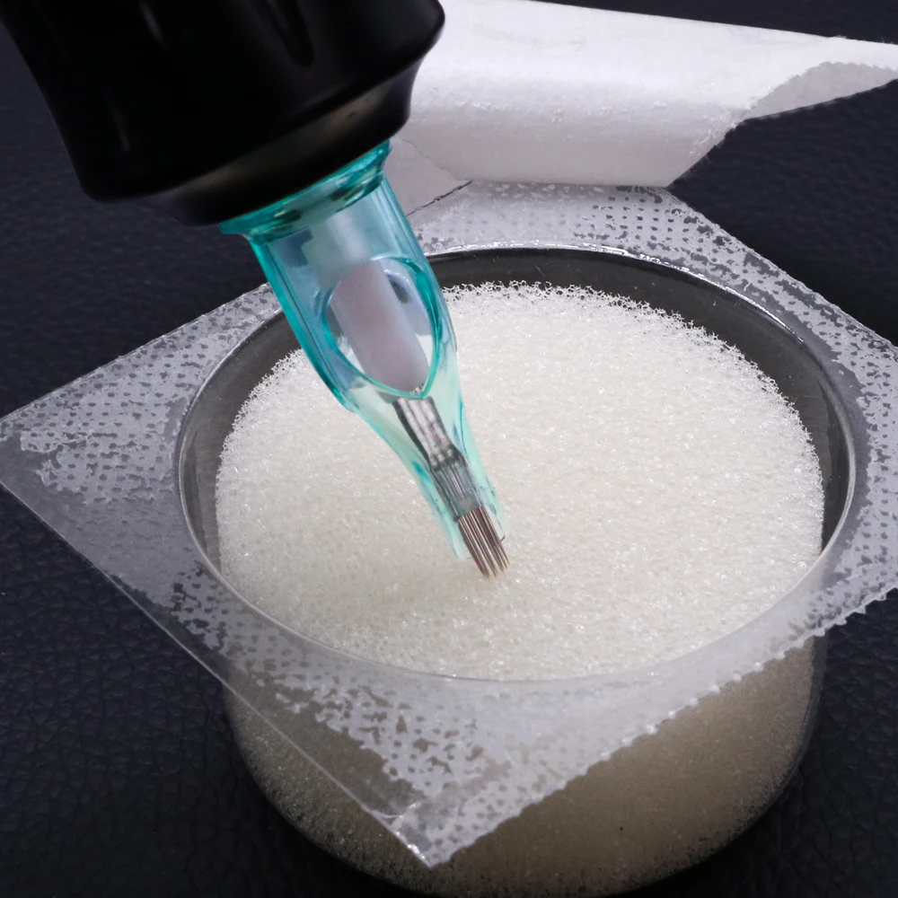 

24 шт./кор., одноразовая игла для татуировки, губка для чистки картриджа, пенопластовая чашка, картридж, чашка для чистки иглы, аксессуары для чернил для татуировки