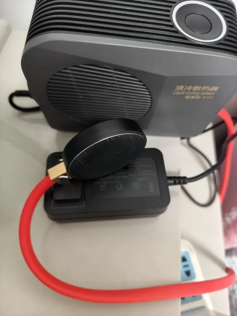 Portable liquid cooling device 50W high-power radiator, used for mobile phone notebook heat dissipation