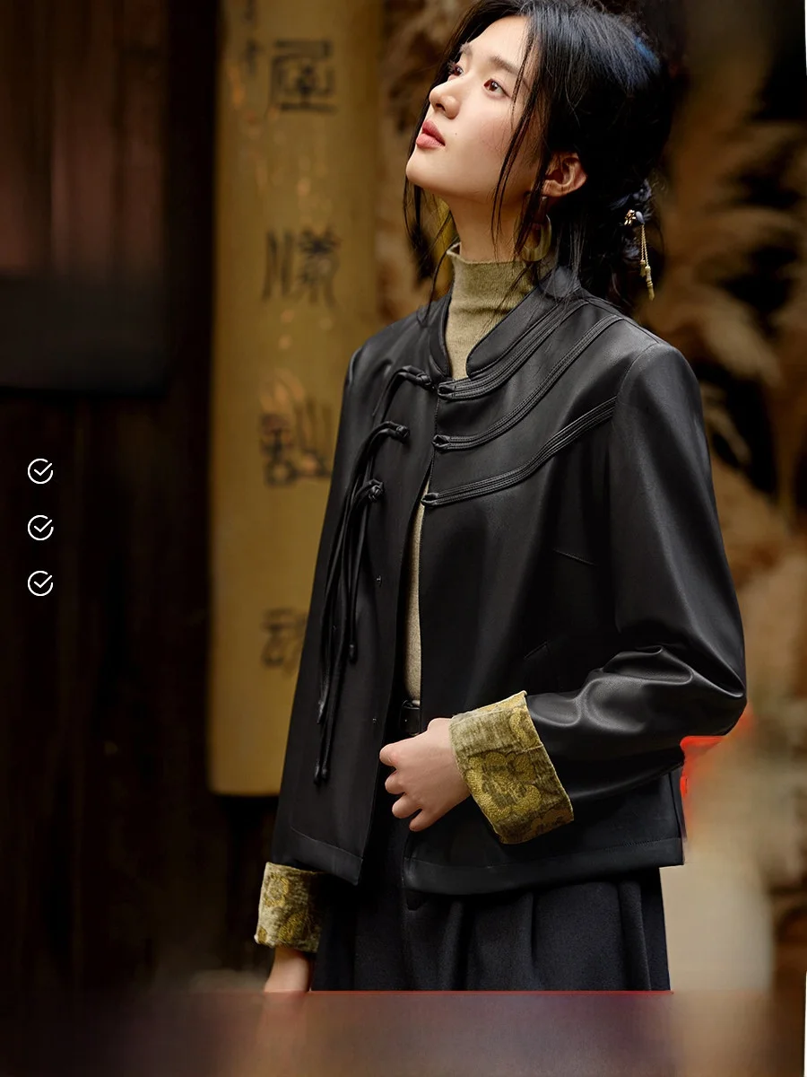 เสื้อแจ็คเก็ตหนัง PU สไตล์จีน XWI สำหรับผู้หญิง รุ่นสั้น สีดำ เท่ห์ มีกระดุม  แฟชั่นฤดูใบไม้ผลิ 2026 เหมาะสำหรับการเดินทาง