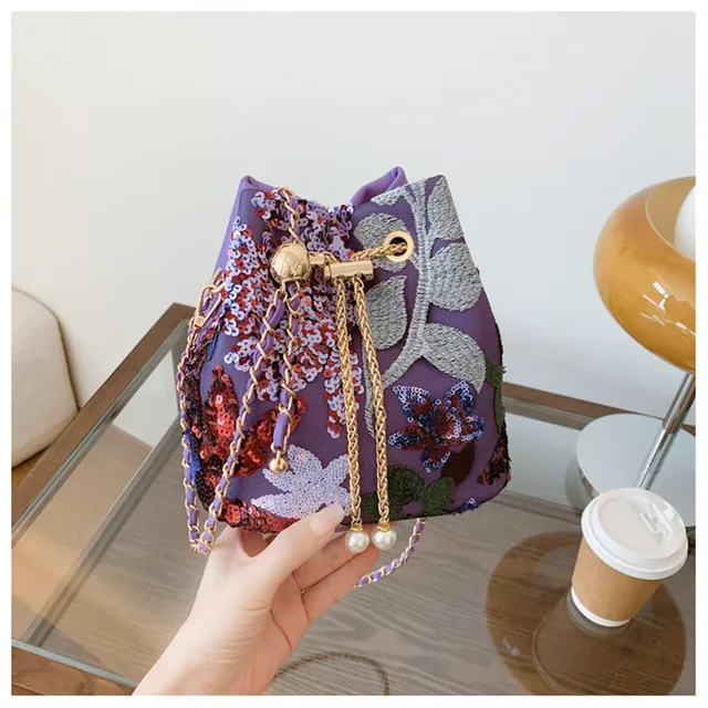 Bolso bandolera bordado floral con cadena de lentejuelas