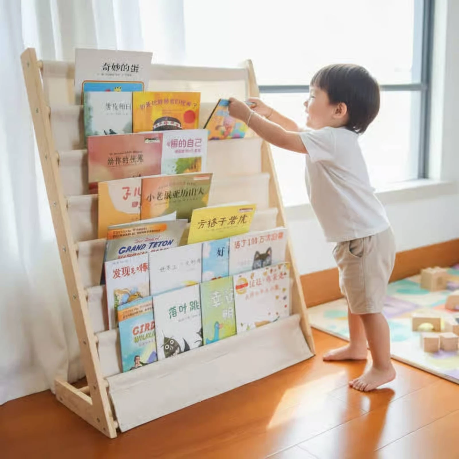 絵本棚-無垢材-キッズブックシェルフ-子供用ブックラック-省スペース収納家具-丸みを帯びたエッジ-保育園用