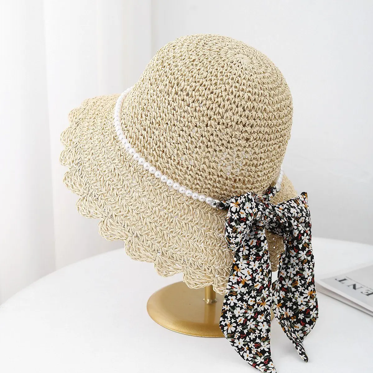 

2025 Summer Must-Have! Women's Wide Brim Straw Pot Hat with Pearl Chain & Floral Bow for Beach Sun Protection