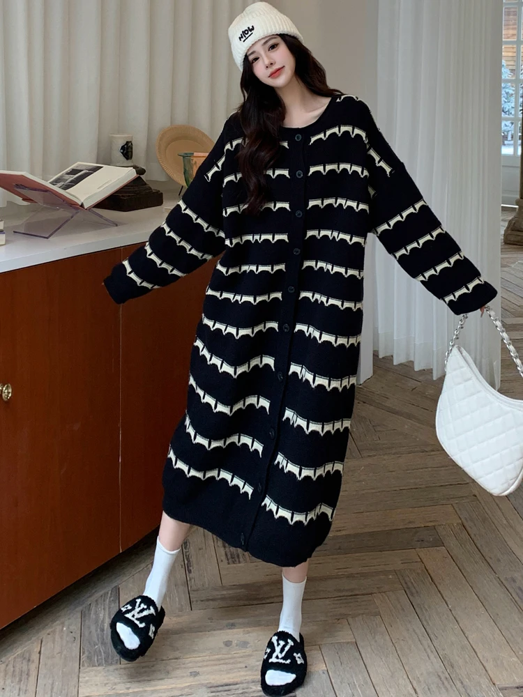 NYFS 2024 شتاء جديد كوريا المرأة شريط فساتين سترة Vestidos رداء Elbise فضفاض حجم كبير س الرقبة طويلة الأكمام فستان محبوك