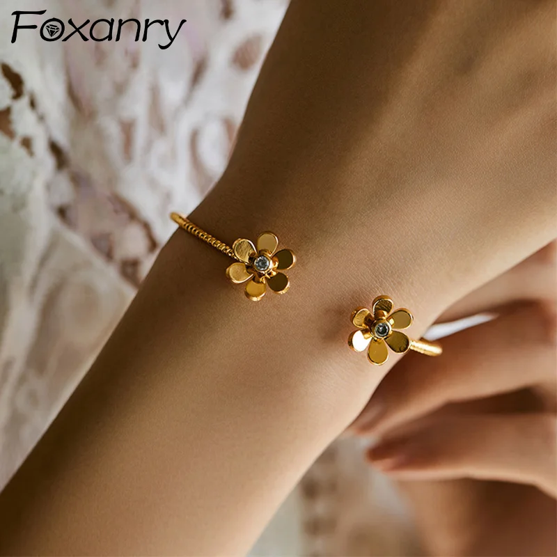 Foxanry ゴールドカラーフラワージルコンカフブレスレット女性ガールズファッションエレガントな優しい絶妙なシンプルな婚約ジュエリーギフト
