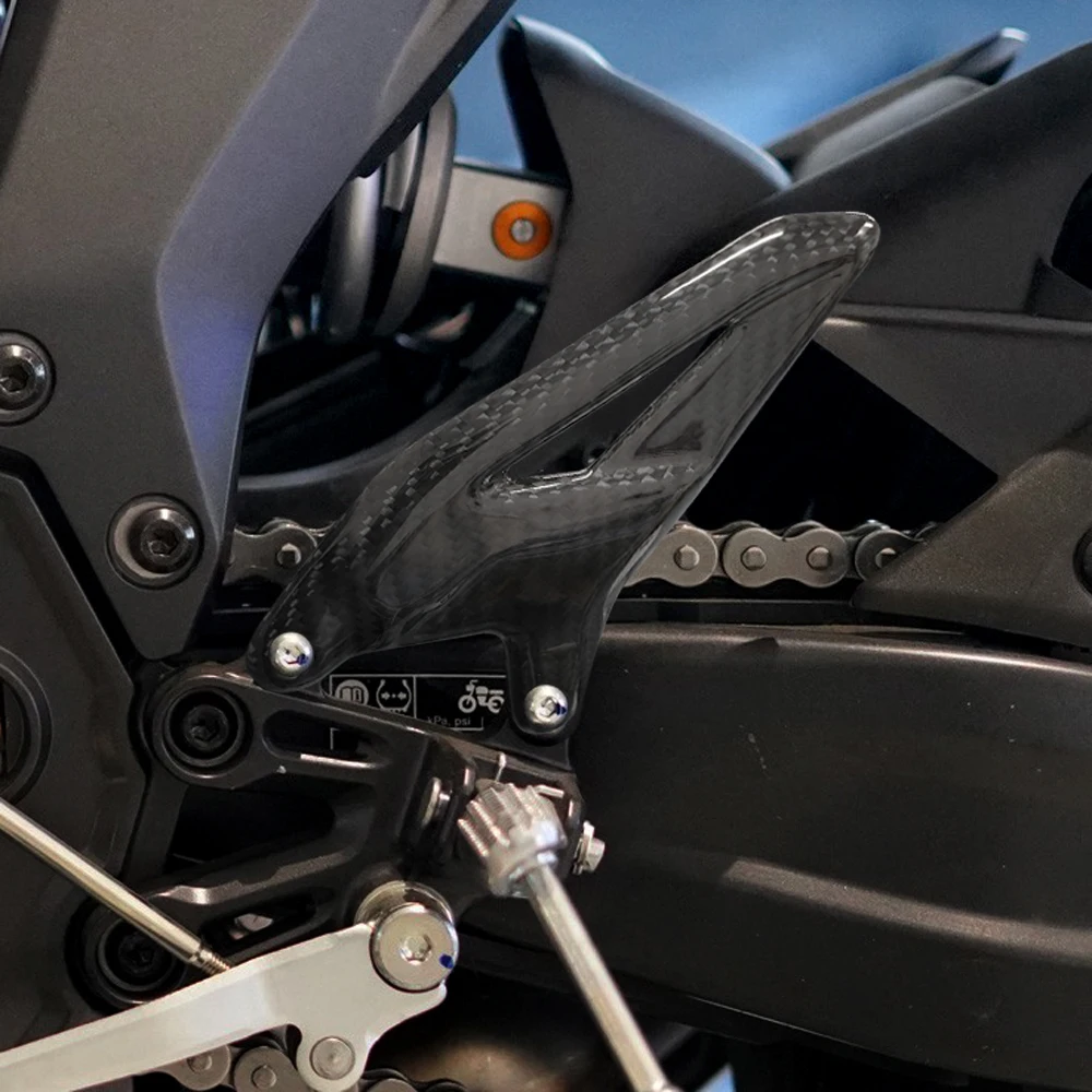

For Yamaha R7 2022-2025 Carbon Fiber Fairing Foot Pedal Heel Protector Motorcycle Accessories decoration