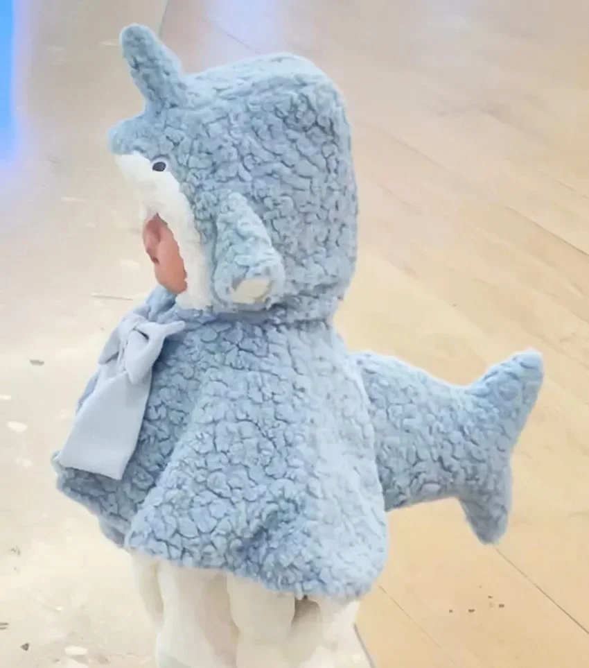 baby children\'s plush cloak three-dimensional big tail fish treasure cloak cartoon shark baby thickened cloak