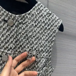 Runway Fashion Design Gold Thread Plaid Tweed Tank Jacket Women O-neck Sleeveless Diamonds Buttons Chains Pockets Slim Belt Coat