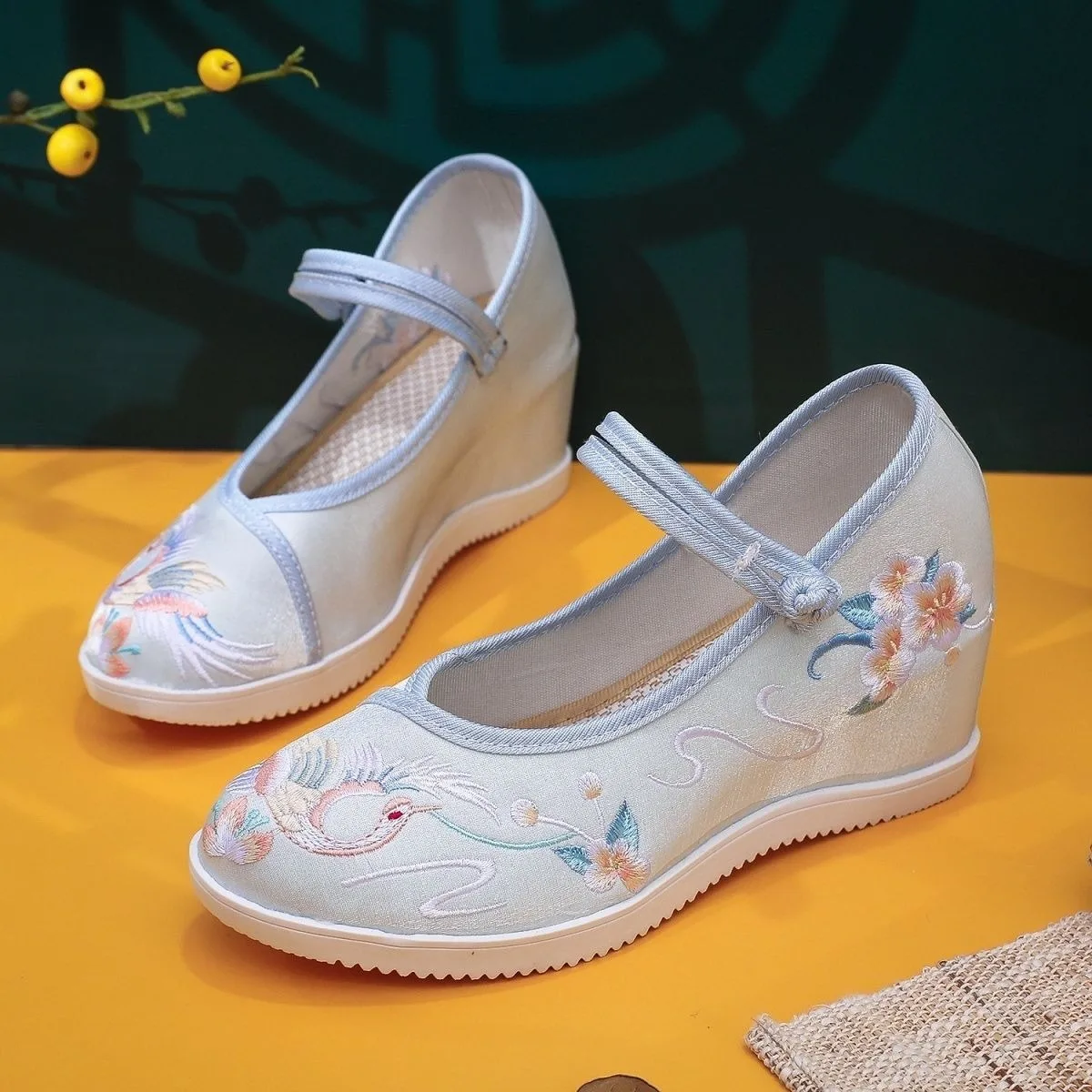 New Ancient Style Hanfu Shoes Women Embroidered Thick Platform Height Increase Chinese Ethnic Cloth Shoes