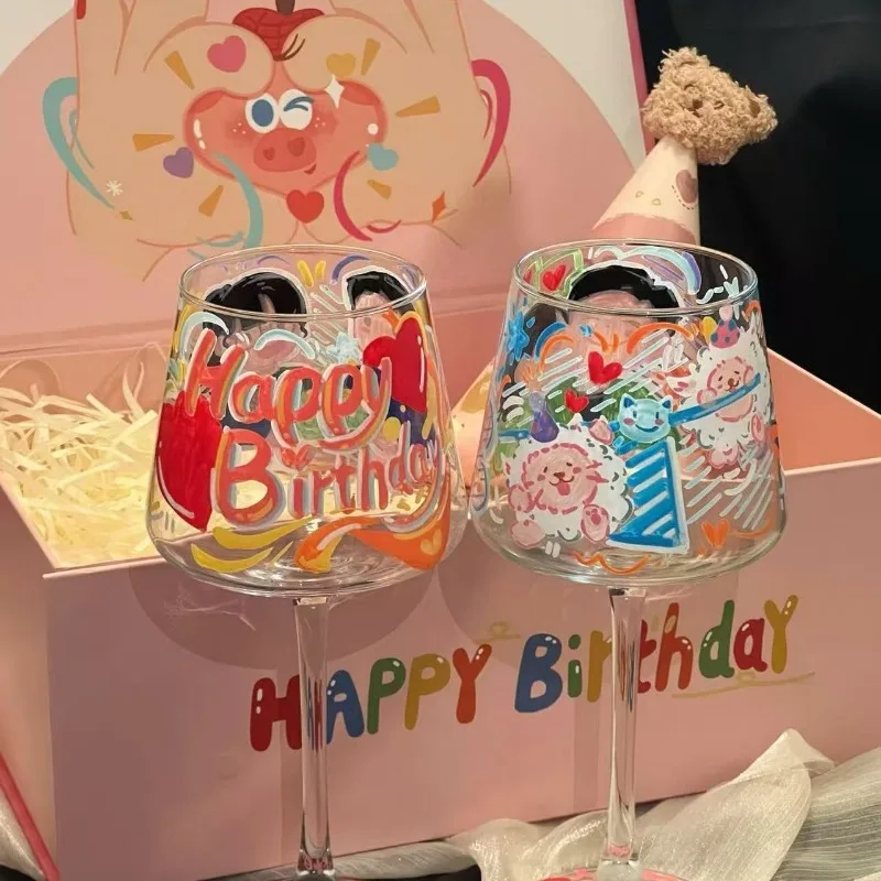 

Hand-painted characters get married, toast cup engagement, send a pair of girlfriends goblets, wedding toast cup graffiti