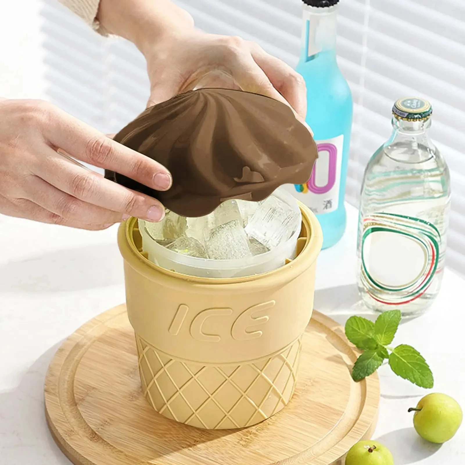 

Ice Cream Double Layer Silicone Ice Bucket Beverage ChampagneRed Wine Beer Special Bucket Outdoor Creative Ice Maker Wine Bucket