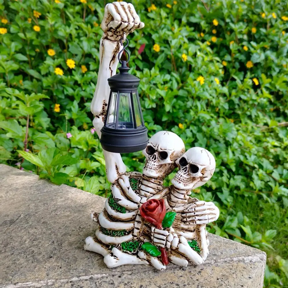 Couple Holding Solar Powered Led Lantern Garden Statue Garden Ornaments LED Lantern Garden Statue Resin Figurine for Halloween