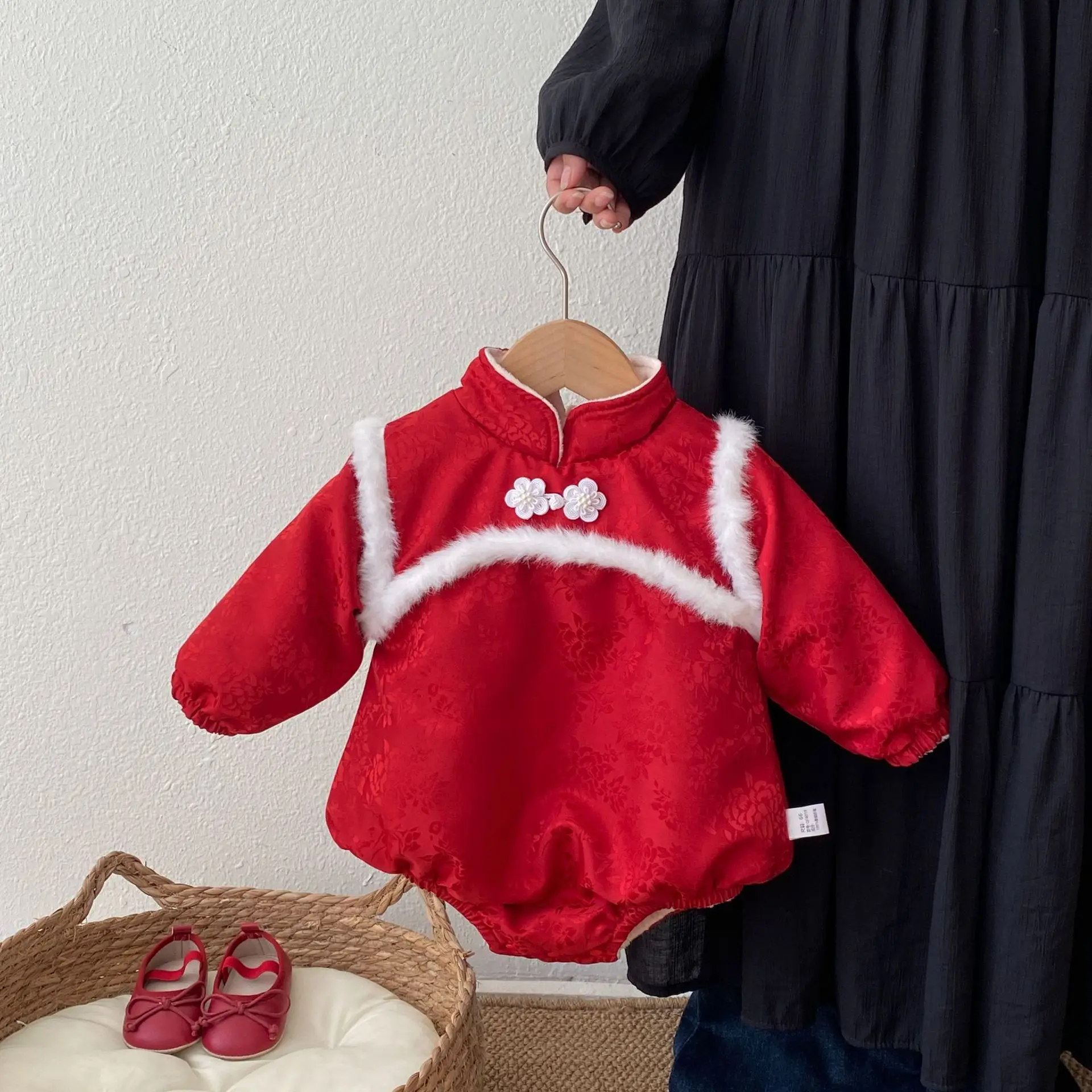 

Baby clothing for autumn and winter women's baby cheongsam style jumpsuit newborn children's clothing New Year's clothing Romper