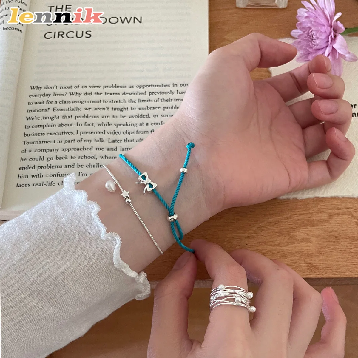 

Универсальный корейский стиль Ins, жемчуг, стерлинговое серебро, легкая роскошная текстура, ниша, регулируемый бант, ювелирные изделия для рук, дизайн банта со звездой