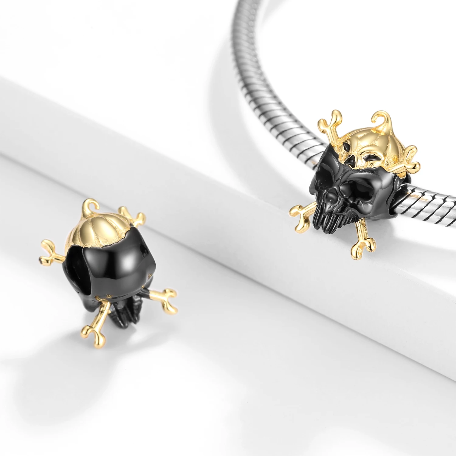 

KATAOKA 925 Sterling Silver Gold Skull Black Head Vase Juice Blood Halloween Charm Bead for Women Girl Bracelet Making Accessori