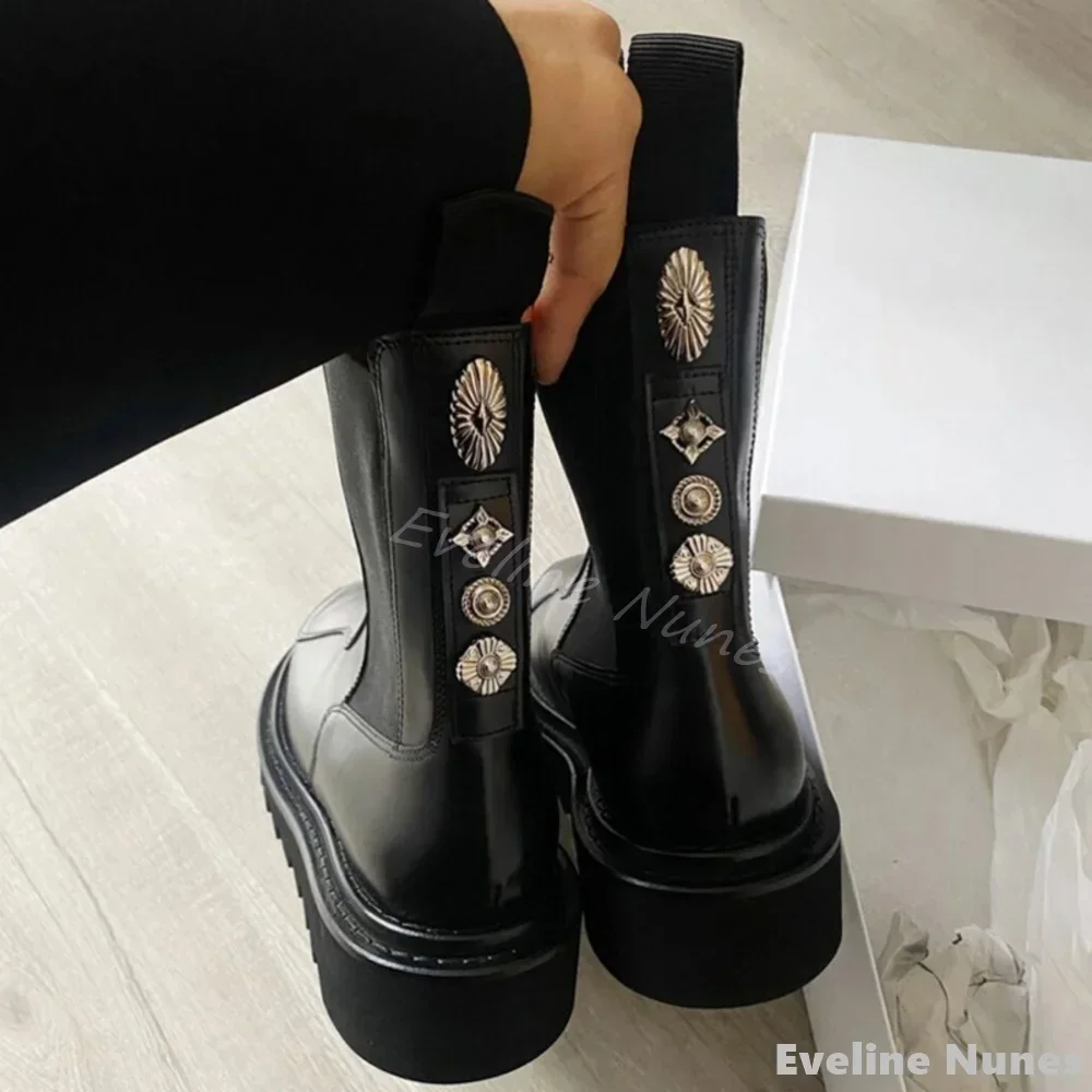 

2026 Winter Warm Plush Boots Women Cool Metal Decoration Platform Chelsea Boots Round Toe Slip On Black Leather Mid Calf Boots