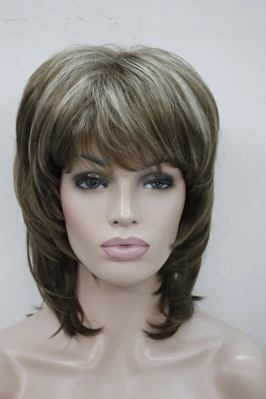 

medium length light brown w/ blond highlight layered 15" long synthetic full wig