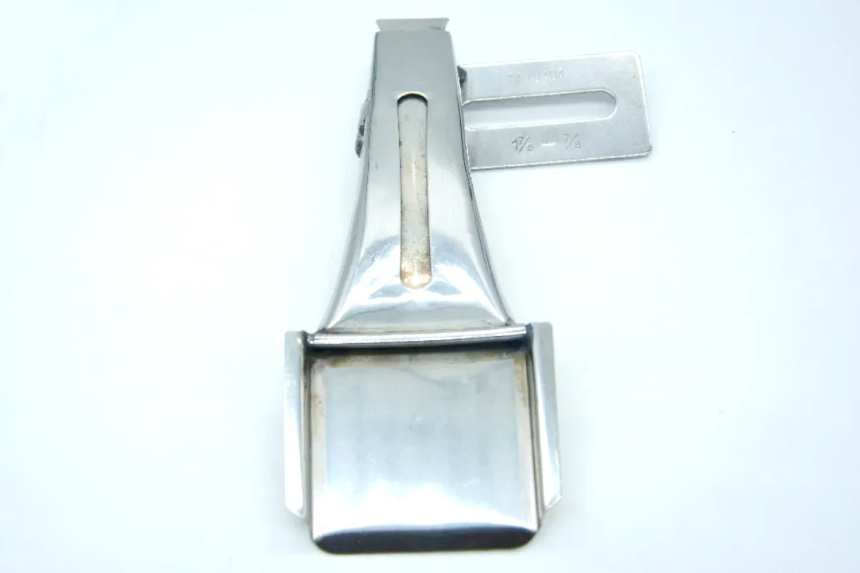 

Industrial Sewing Machine Accessories DAYU 404 Folder F340 Belt Loop Folder Belt Loop Used For 2 Needle Belt Loop Machine