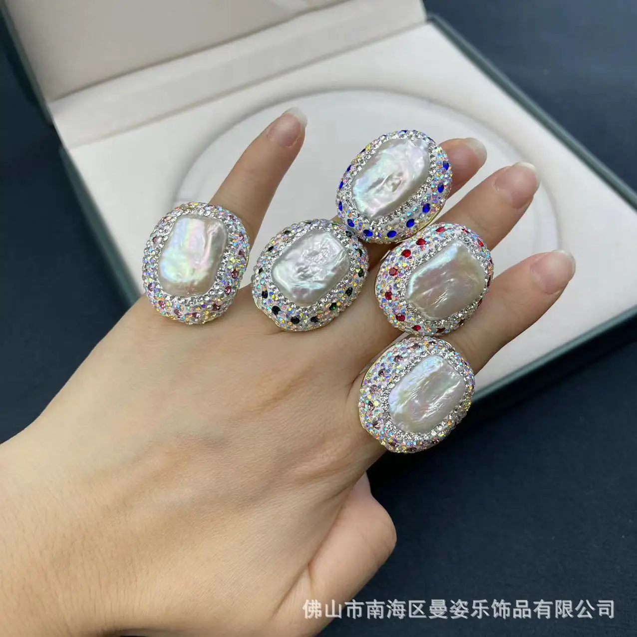 

Natural Baroque pearl live jewelry ring European and American popular craft clay inlaid crystal jewelry ring