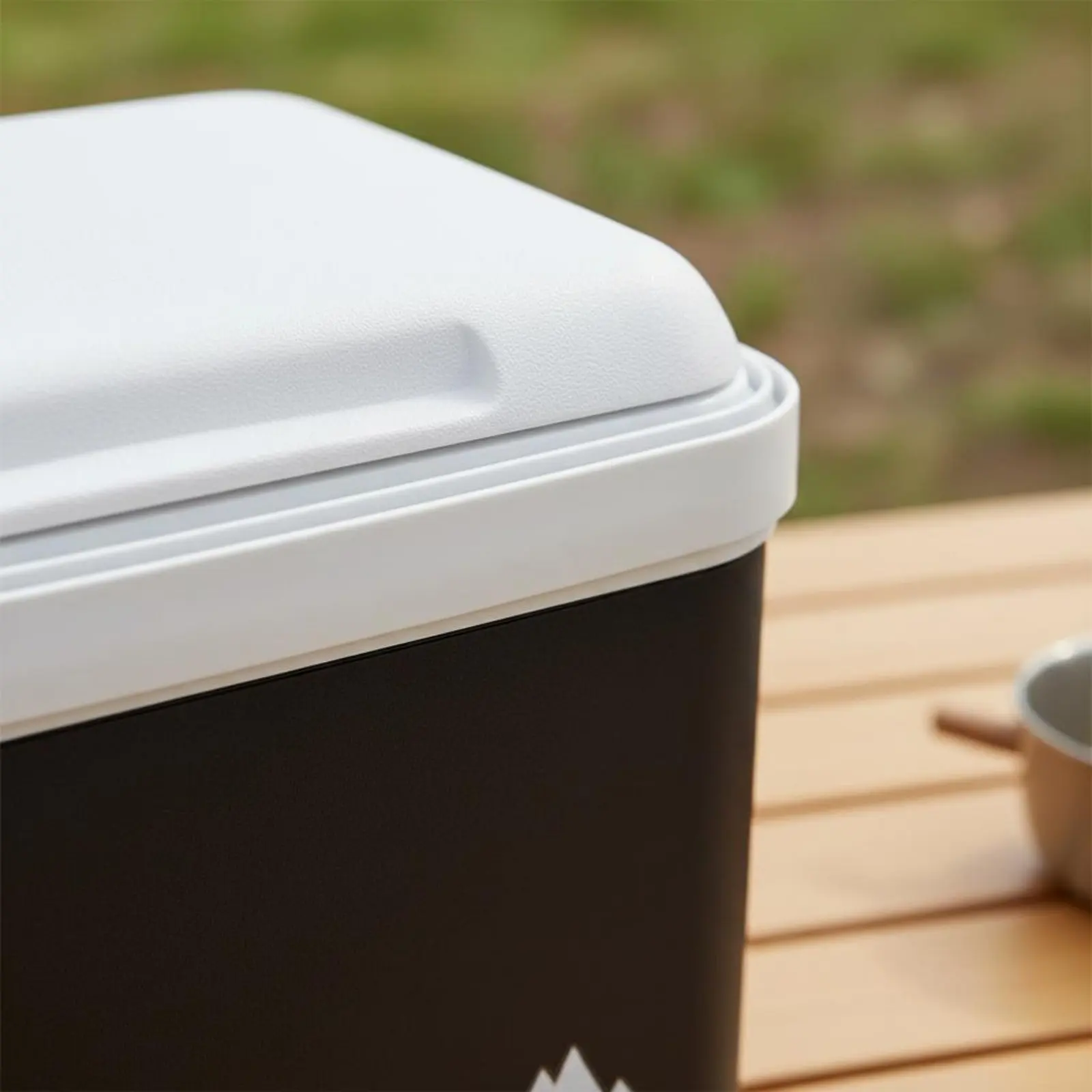 

Portable Chiller Box Cold and Warm Use Camping Ice Container Insulated Container Large Capacity Outdoor Gear Healthy Materials