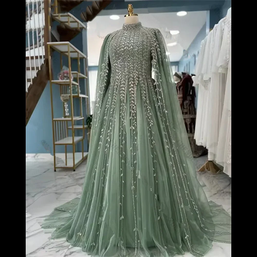 Salbeigrünes muslimisches Kaftan-Abendkleid, formelle Kleider mit Cape-Wickel, silberne Applikation, glitzerndes, maßgeschneidertes Saudi-Arabien-Abschlussballkleid