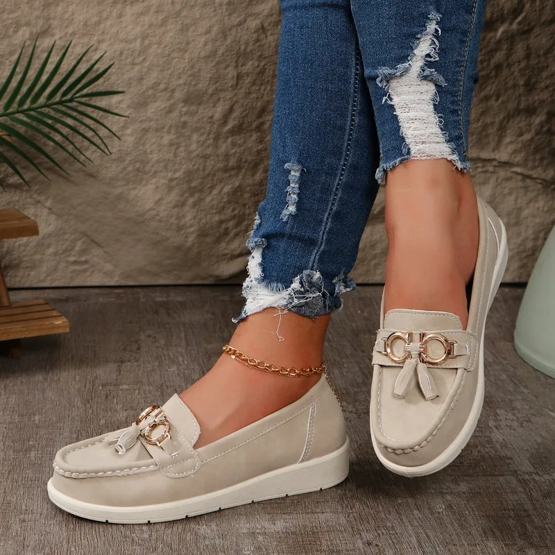 2024 herbst Slip auf Loafers frauen Flache Schuhe Metall Dekoration Casual Wohnungen Frauen Runde Kappe Weichen Boden Fringe Schuhe weibliche