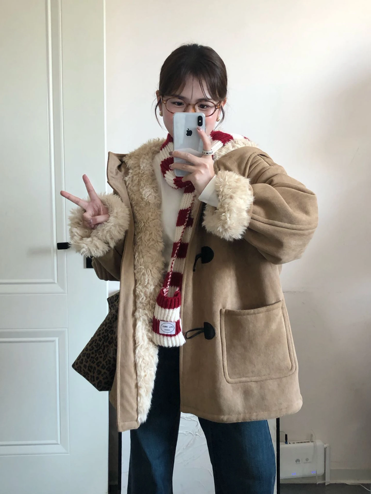 معطف جلد الغنم الجديد لخريف وشتاء 2025 هو معطف فرو صديق للبيئة يمنحك الدفء والتخسيس