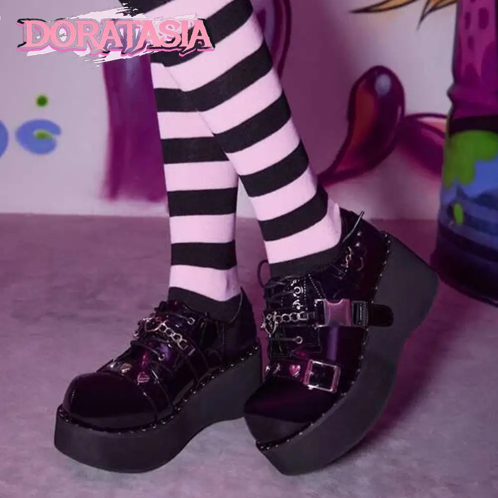 DORATASIA kobiety platforma buty Mary jane Cosplay Lolita Gothic punkowe dziewczyny pompy łańcuszek z sercem Hook Loop czarna klamra kliny buty