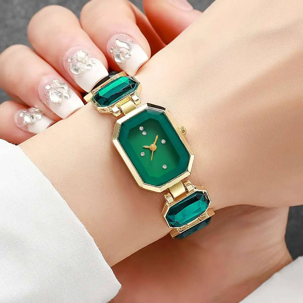 Elegant Women's Watch Fashion Rectangle Dial Ladies Quartz Wrist Watches Girls Clock Reloj Hombre（Without Box）