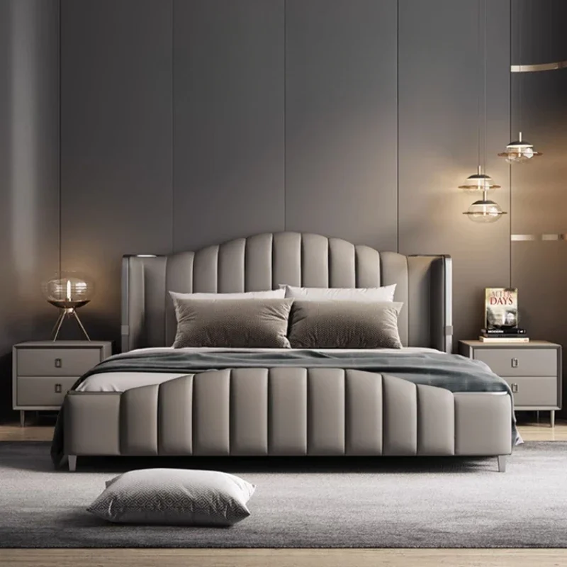 Leather bed is light, luxurious, and atmospheric. 1.8 meter double bed master bedroom high-end Italian 2 meter wedding bed