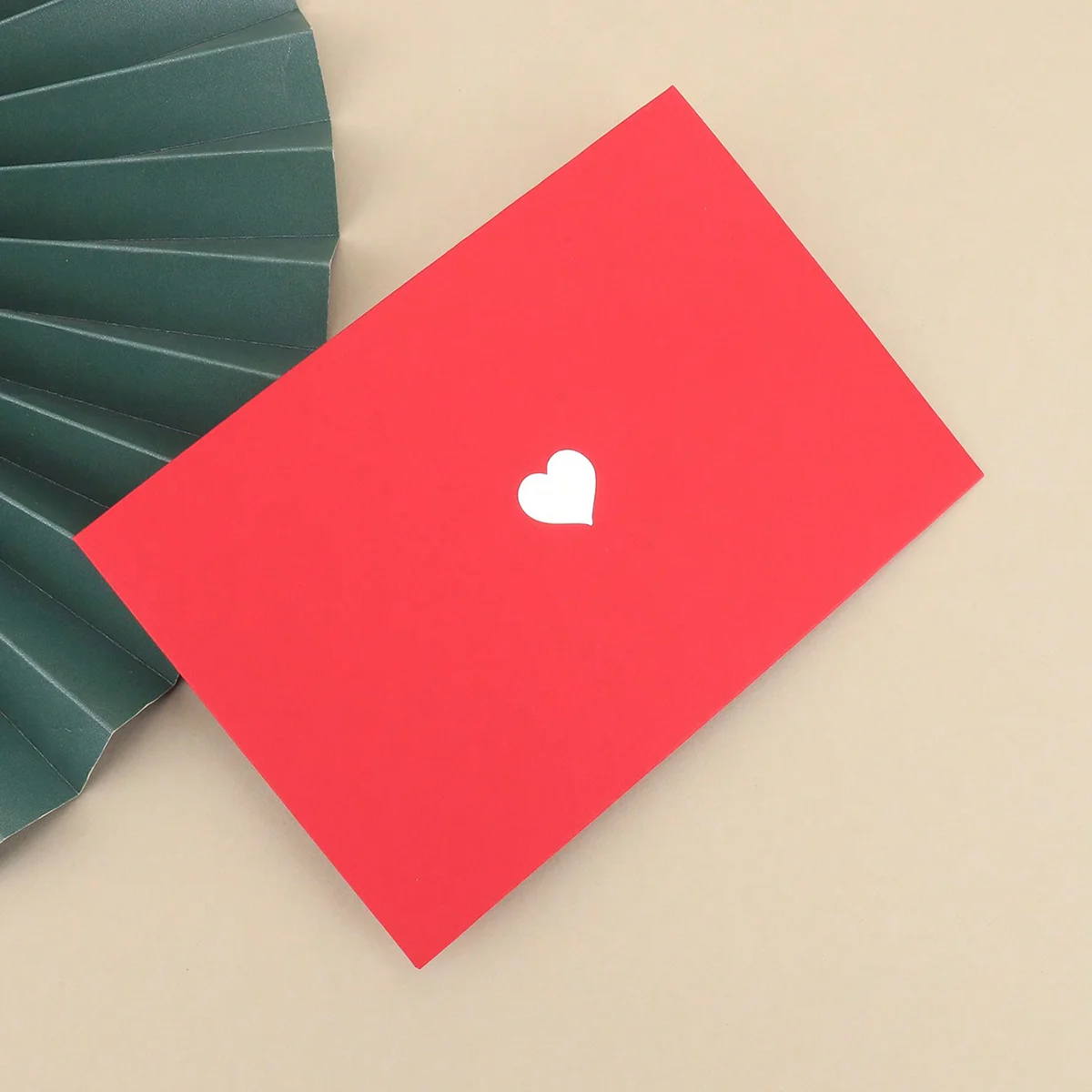 4pcs/set red cover envelopes for holiday greetings and party invitations (with heart pattern on the back) holiday decoration